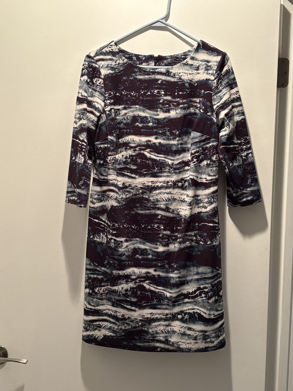 Long Sleeve Printed Shift Dress in Black Blue and White Body Con